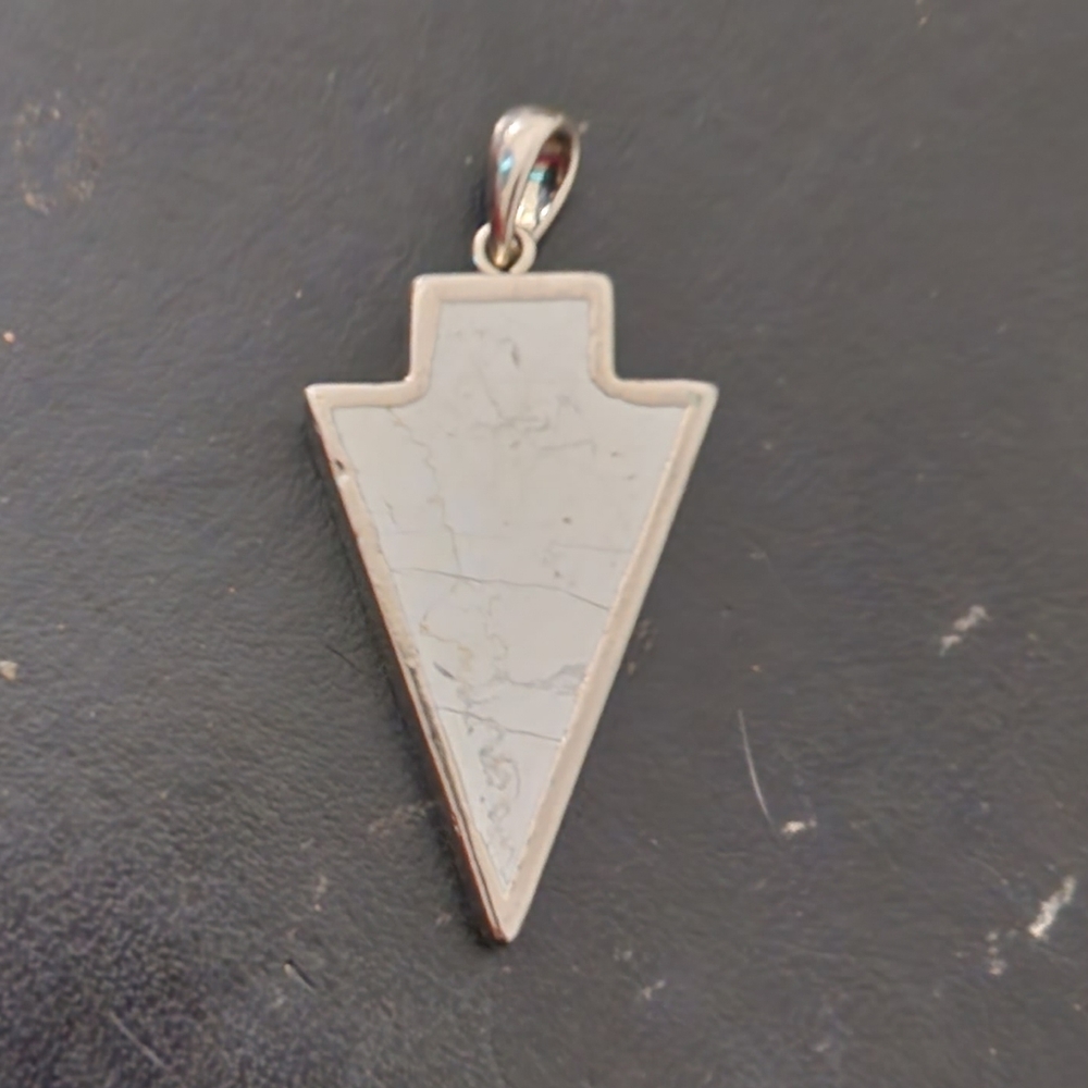 Stone and silver arrow pendant NWOT